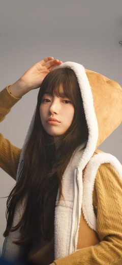 Ppl Winter Soop Sns Post Suzy Guess Photoshoot Hood Beige Longhair Studio Girl Woman Beauty Asian Kpop