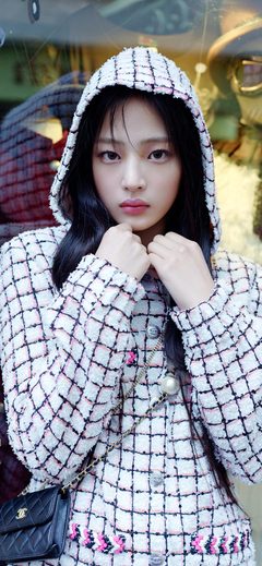Ppl Newjeans Minji Chanel Korea Kpop Fashion Hooded Luxury Editorial Idol Girl Smile Asian Music